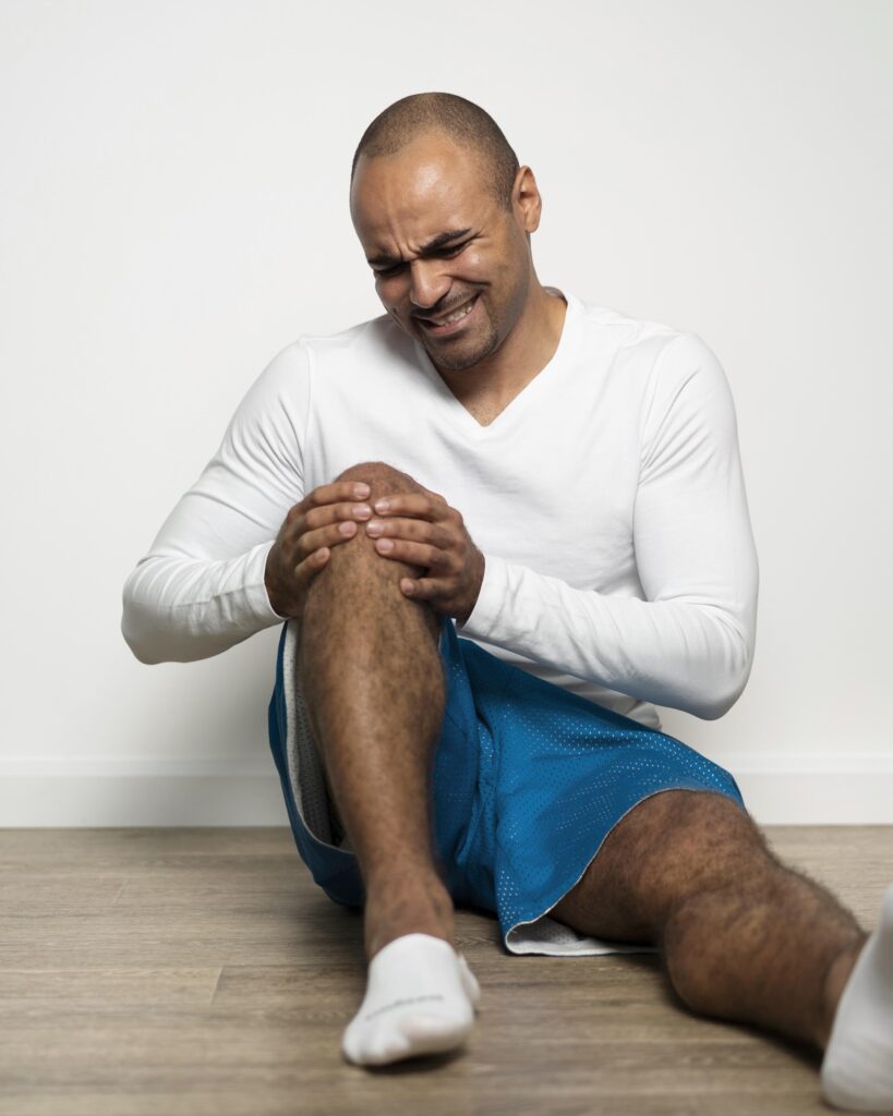 man suffering from knee pain